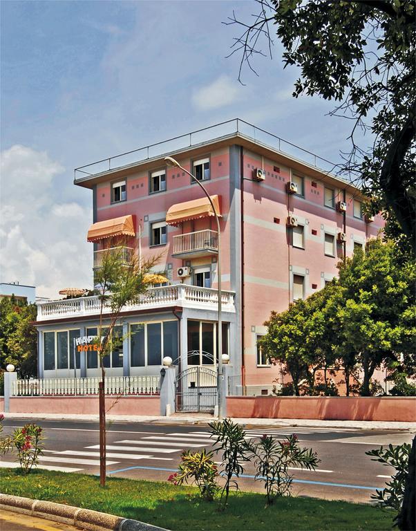 Hotel Happy มารินา ดิ เปียตราซันตา ภายนอก รูปภาพ