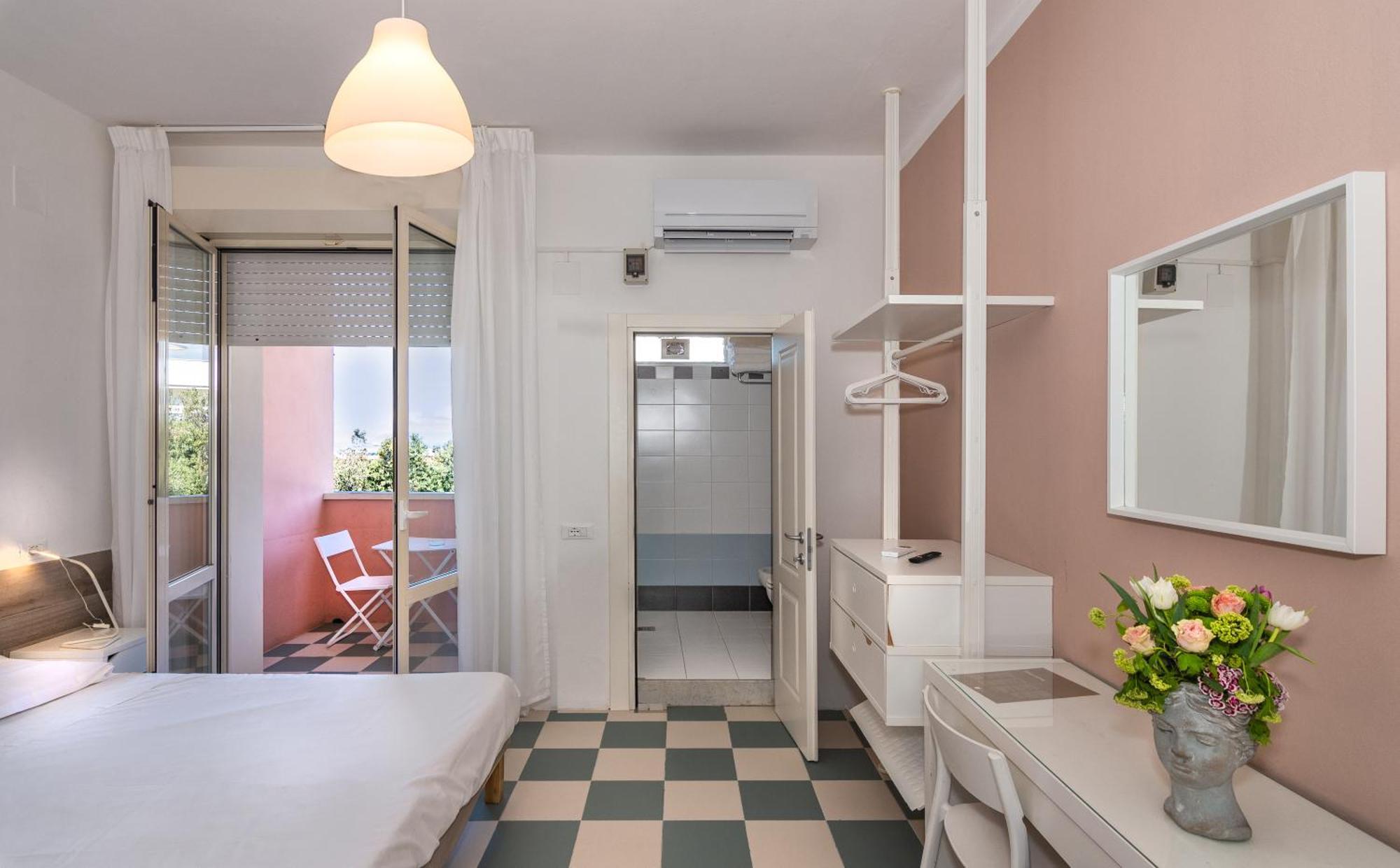 Hotel Happy มารินา ดิ เปียตราซันตา ภายนอก รูปภาพ